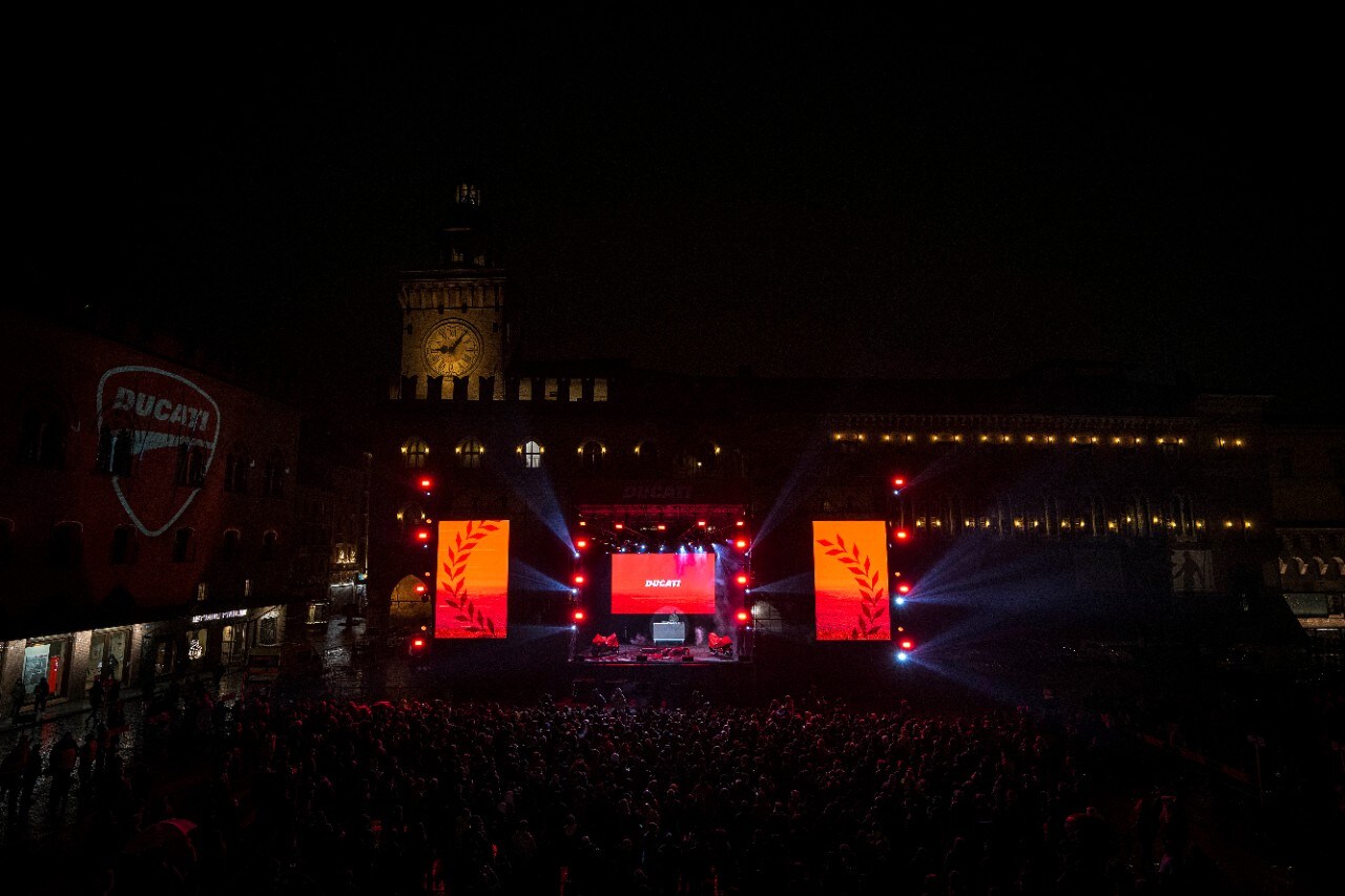 Bagnaia e Bautista: “Campioni in Piazza²”